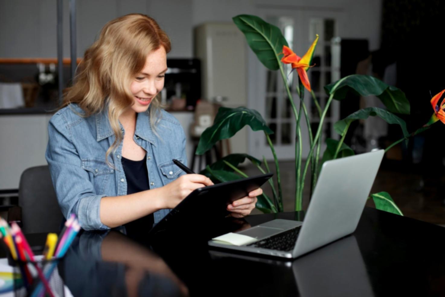 Esempi di decorazioni unghie con stili diversi e colorazioni